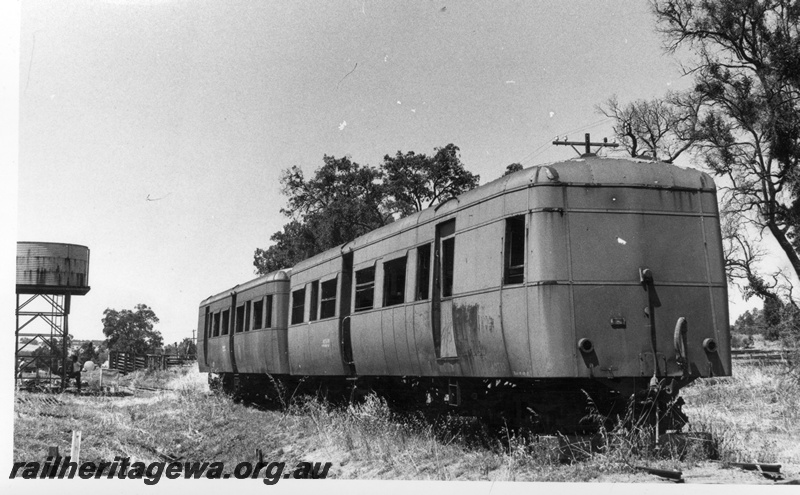 P17811
ADT class 10 & 11 trailer cars stowed at Gingin. These cars were utilised originally with the ADE class power car. MR line. Note the water tower in background.
