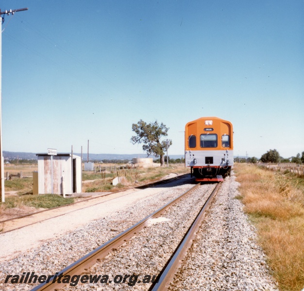 P17944
3 of 6 views of an ADL/ADC two car railcar set on an ARHS tour to Gingin, MR line , ADC class 851, siding nameboard, staff shed, Millendon, front on view of the ADC
