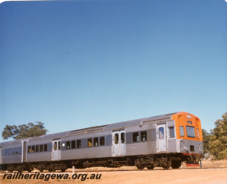 P17946
5 of 6 views of an ADL/ADC two car railcar set on an ARHS tour to Gingin, MR line, ADL class 801 at Gingin, side and front view 
