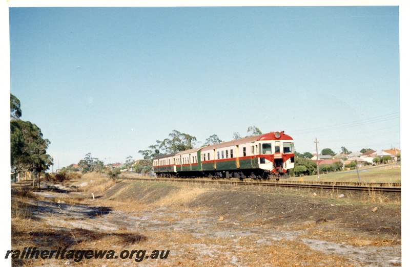 P17949
Three car suburban railcar set, near Bayswater, ER line, trackside photo, side and front view
