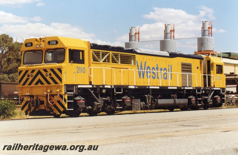 P17967
S class 2110, Kwinana, end and side view
