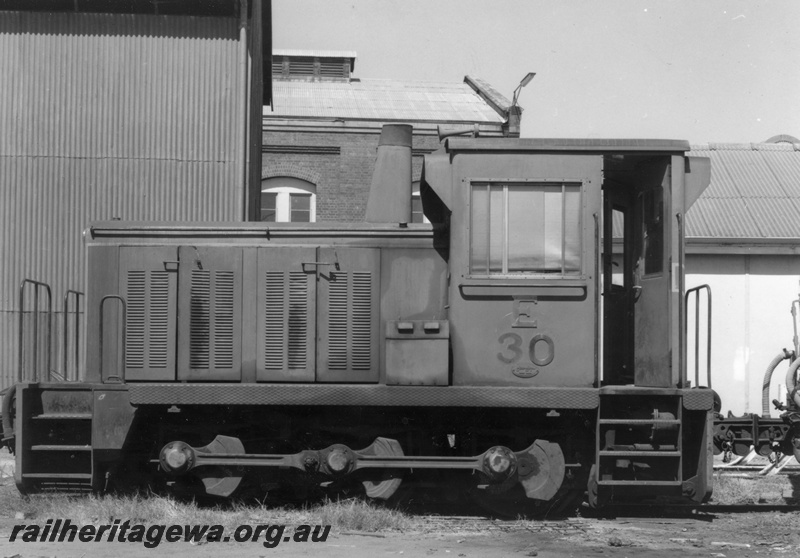 P18176
E class 30, Midland Workshops, side view
