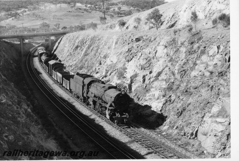 P18178
V class 1205, on No 24 goods train, Horseshoe Curve, West Toodyay, Avon Valley line
