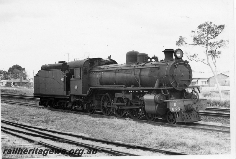 P18435
U class 655, Bassendean, ER line, side and front view
