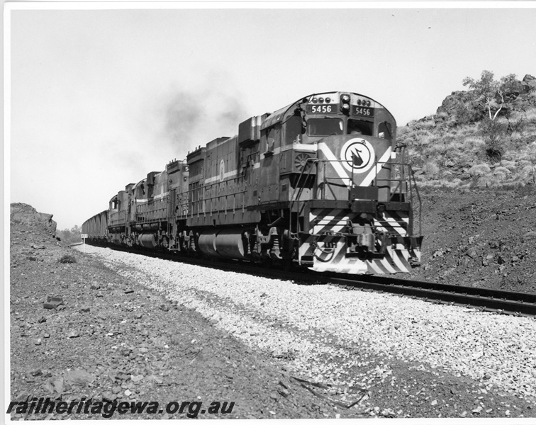 P18836
Mount Newman (MNM) C636 class 5456 leads iron ore train past the 402kp near Newman.
