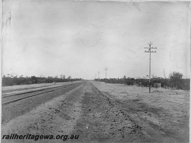 P19669
Boorabbin - View looking along the railway with line of Oppenheimer poles on right side. EGR line.
