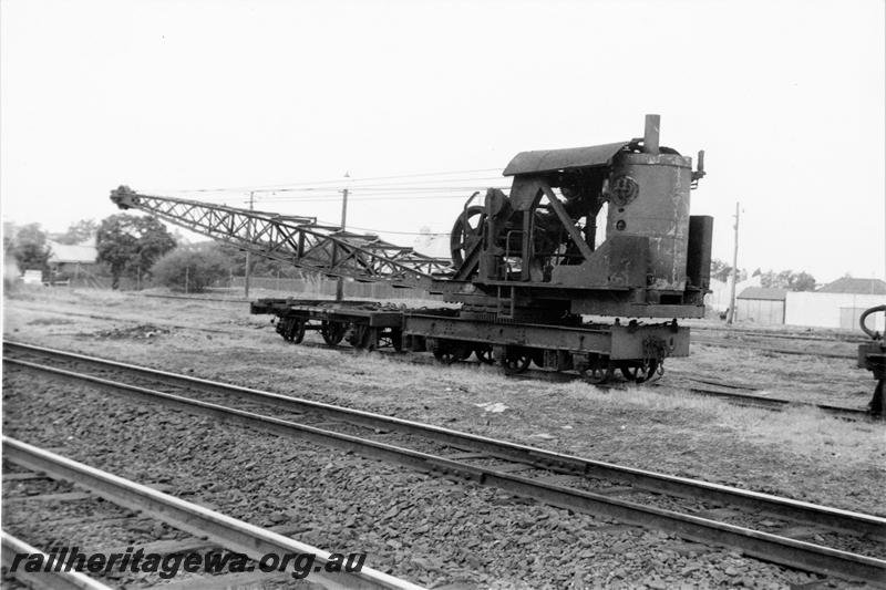 P21101
Mobile, self-propelled steam crane, East Perth, side and end view
