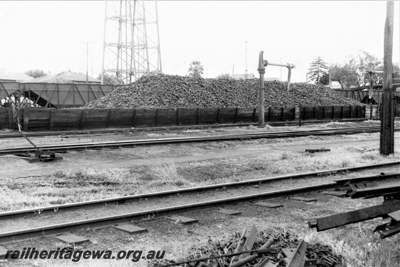 P21104
Coal staithe, water columns, wagons, East Perth running sheds, ER line, trackside view
