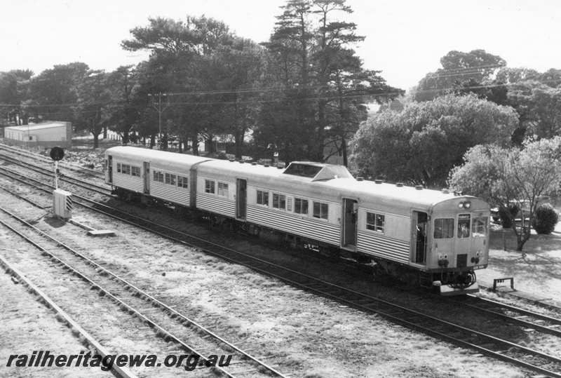 P21623
ADK class, on 2 car DMU set, colour light signal, near Subiaco, ER line, side and end view from elevated position

