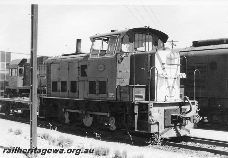 P21652
T class 1803, shunting in yard, part of another diesel loco, wagon, West Merredin, EGR line, side and end view
