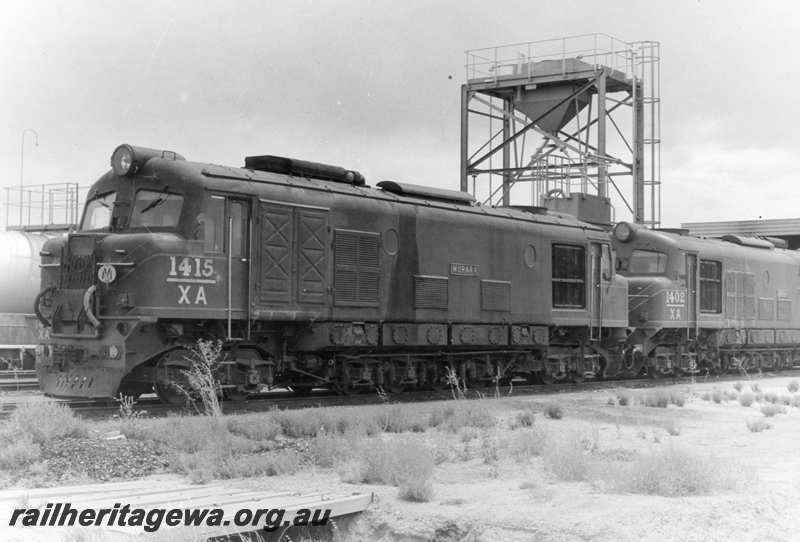 P21654
XA class 1415, XA class 1402, part tanker wagon, tower, on shed, West Merredin, EGR line, front and side view
