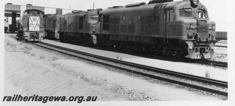 P21655
XA class 1412, XB class 1004, AA class 1516, T class loco, on shed, West Merredin, EGR line, side and front view
