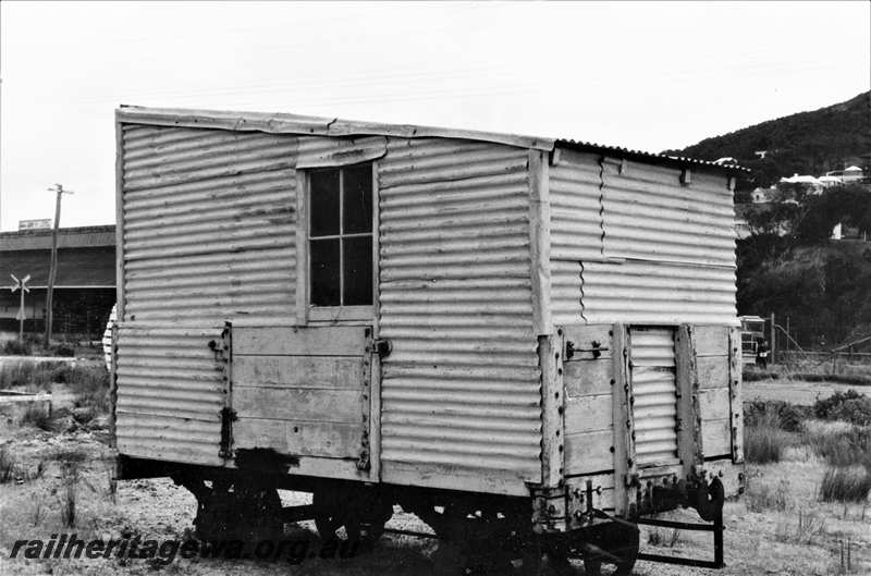 P21685
Work shed, mounted on former GC class 4 wheel wagon chassis, Albany, GSR line, side and end view
