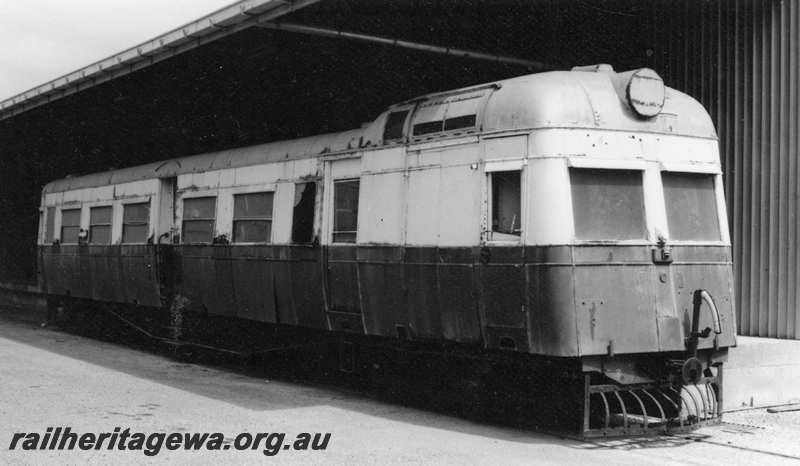 P21688
ADE class 447 railcar, shed, Albany, GSR line, side and end view
