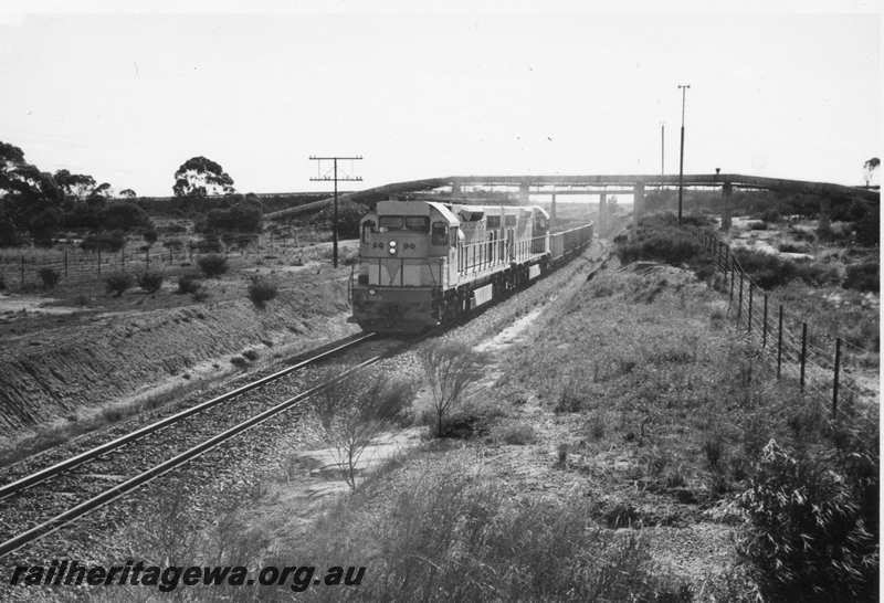 P21754
L class 256 leads an unidentified L class hauling on iron ore train east of Merredin. Train is passing under the eastern goldfields water pipe line. EGR line.
