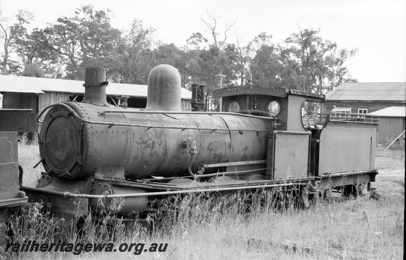 P22663
Bunnings loco 109 out of use at Manjimup. PP line.

