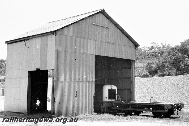 P23012
Coaling shed, Z class 1151 inside, shunter's float, Albany loco depot, GSR line, side and end view of shed
