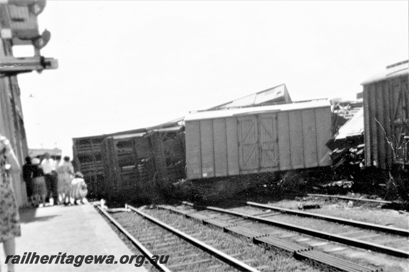 P23014
Derailment at Northam 2 of 3, wagons off and across tracks, station platform, onlookers, Northam, ER line, track level view
