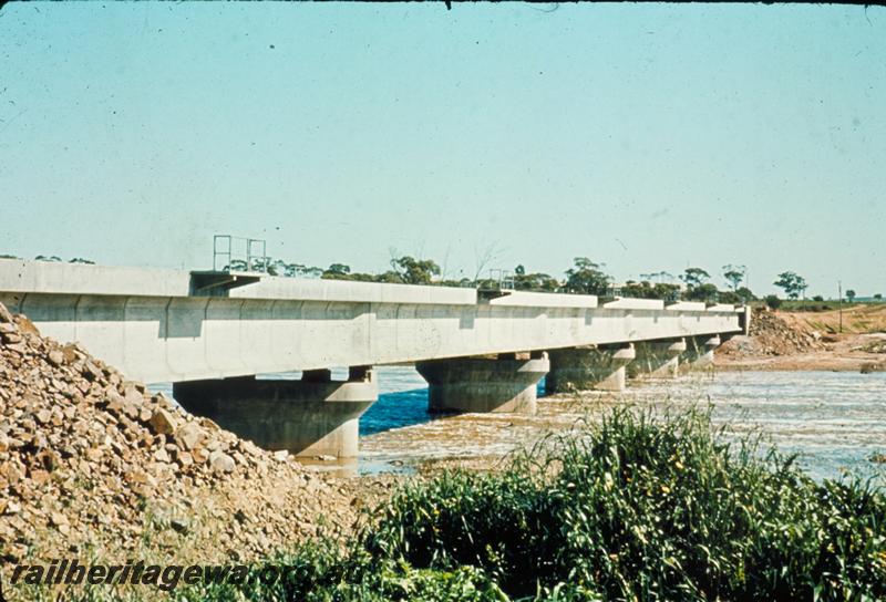 T00149
Concrete bridge, Northam, Standard Gauge Avon Valley line, under construction
