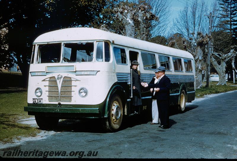 T00175
Railway Road Service bus F47, with passengers
