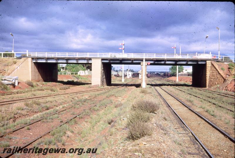 T00604
Bridge, Kalgoorlie, Maritana Street, road bridge over railway
