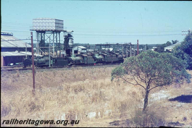 T00864
Locos, water tower, Collie, stowed
