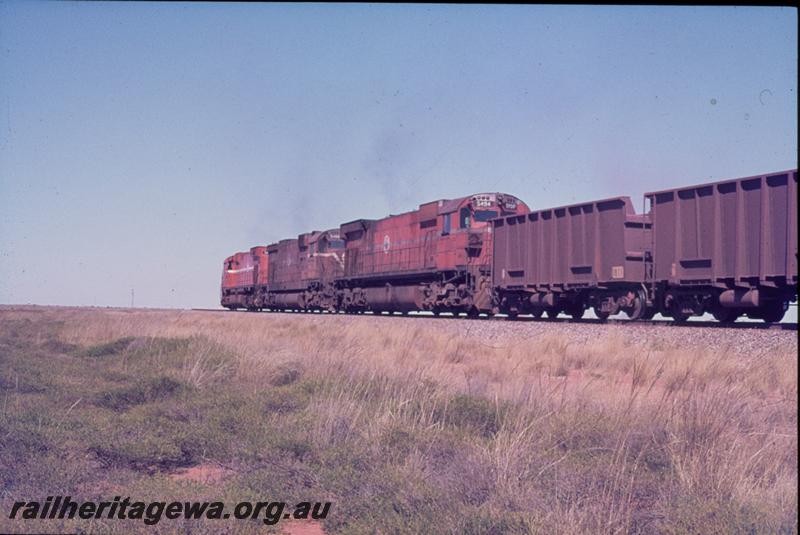 T00880
Mt Newman Mining locos, triple heading, on iron ore train
