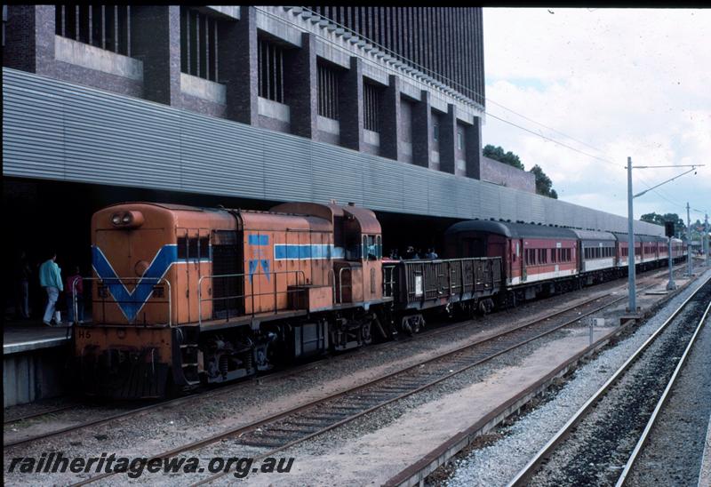 T00969
H class 5, NSWGR carriages, East Perth Terminal, 