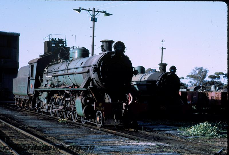 T01087
W class 915, W class 905, loco depot

