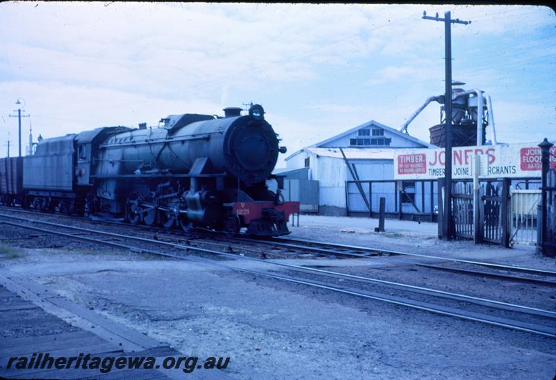 T01152
V class 1221, East Perth station, goods train
