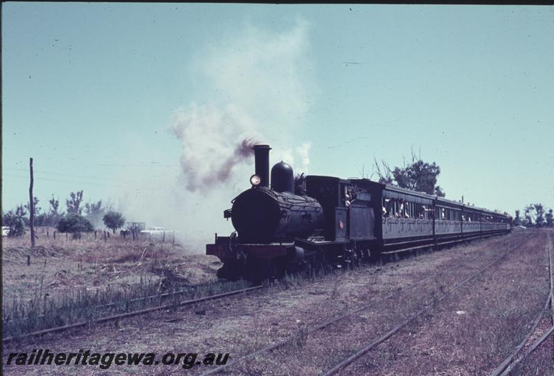 T01199
G class 123, Dardanup, on way to Donnybrook, tour train
