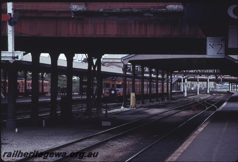 T01441
Railcar set, Perth Station
