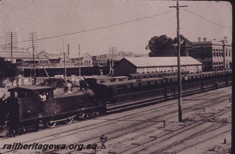 T01639
N class, suburban carriages, Perth Station
