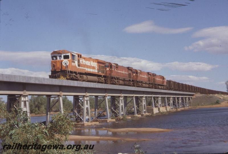 T01647
Mt Newman Mining Alco C36-7M class 5509, M636 class, bridge, iron ore train

