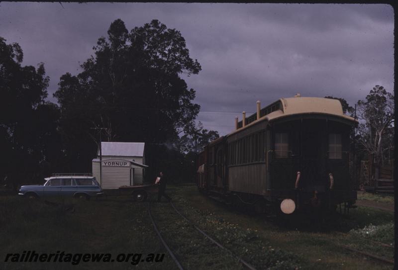 T01795
AL class 40 Gilbert carriage, end view, station building, Yornup, PP line.
