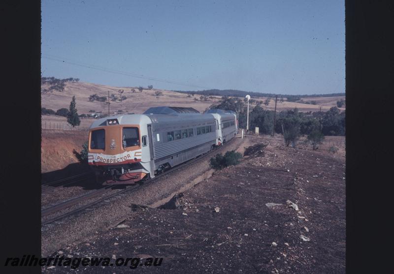 T02083
Prospector railcar set, on the Avon Valley duel gauge line en route to Tammin..
