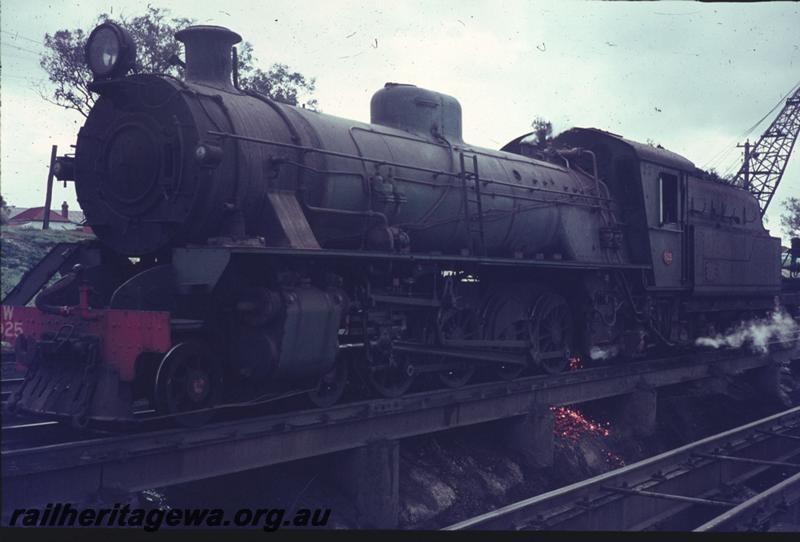 T02293
W class 925, East Perth loco depot, dropping fire
