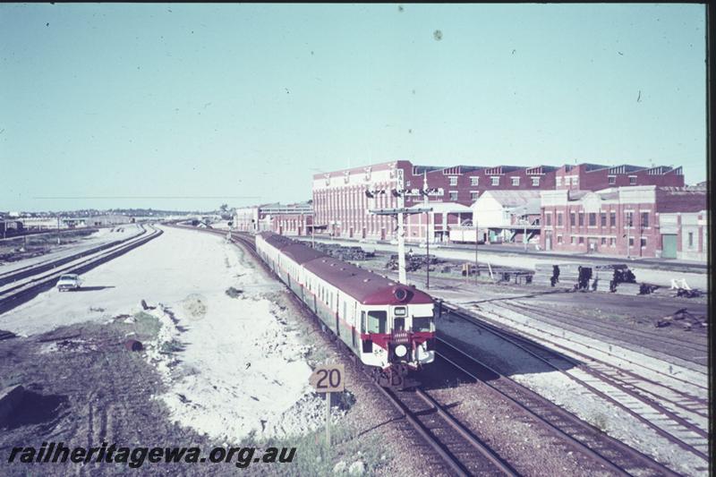 T02426
4 car ADX railcar set, Fremantle, shows Standard Gauge track construction
