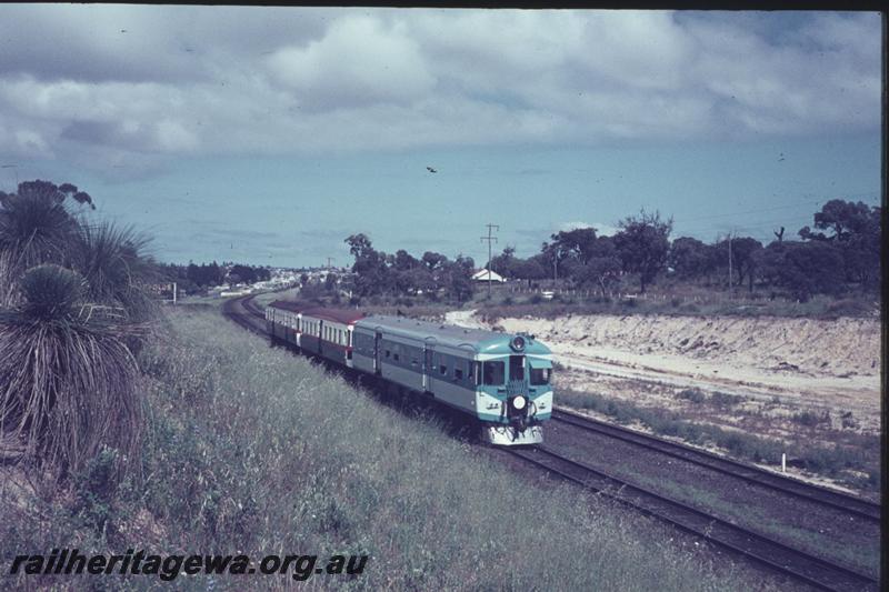 T02432
ADX class 670 in blue livery, on railcar set, approaching Shenton Park
