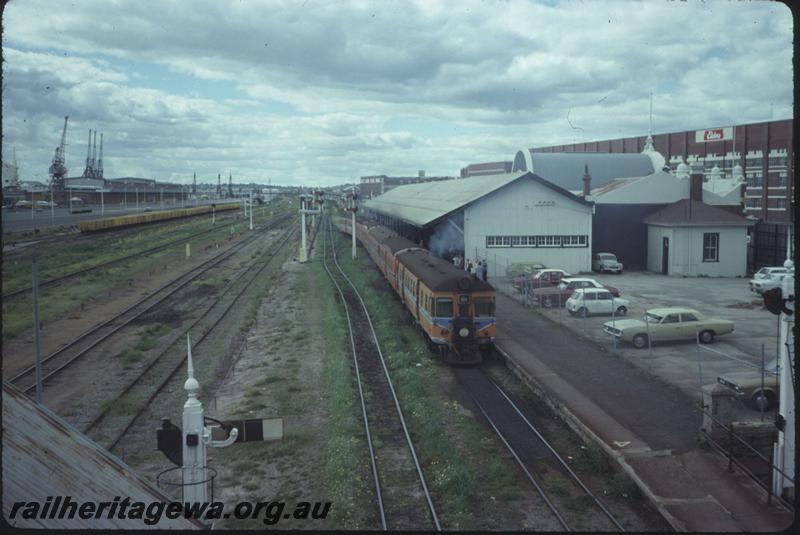 T02492
Railcar set, Fremantle Station

