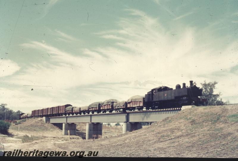 T02729
DD class 592, steel girder bridge with concrete pylons over the Preston River, SWR line, goods train
