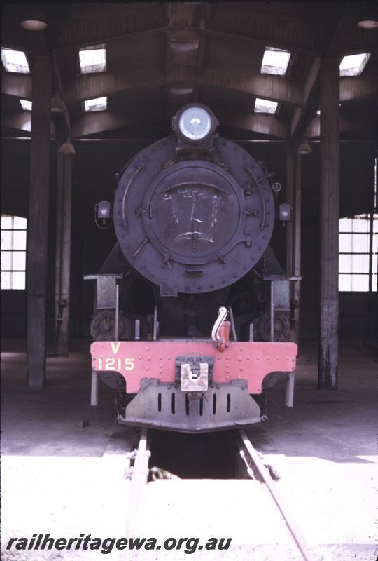 T02877
V class 1215, Collie roundhouse, head on view
