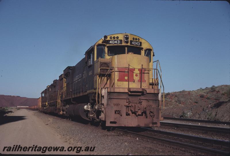 T02900
Hamersley Iron Alco locomotives M636 class 4043, C628 class 2001 and M636 class 4053, Paraburdoo, iron ore train.
