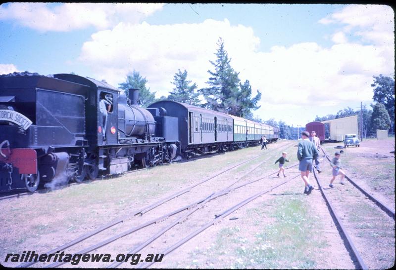 T03334
MSA class 499 Garratt loco, ARHS tour train, having arrived at Dwellingup, PN line, shows 4th class goods shed
