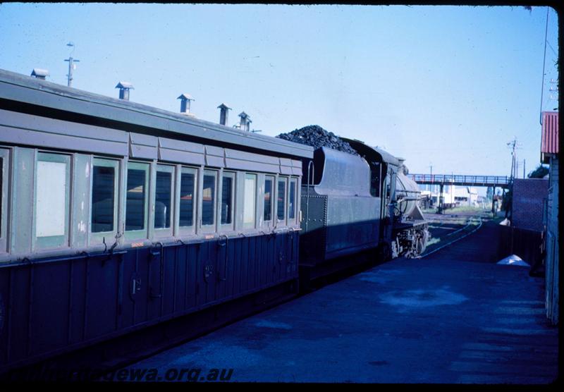 T03583
W class 919, ACL class 395, Bunbury Station, SWR linepassenger train
