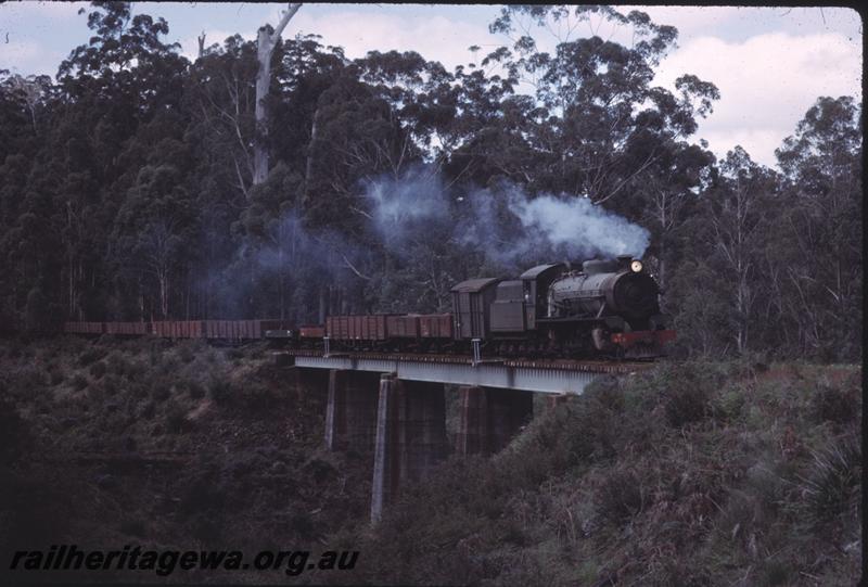 T03959
W class 913, steel girder bridge, Pemberton, PP line, mostly empty goods train going over the East Brook Bridge, south of Pemberton bound for Northcliffe with a MRWA van in consist, 
