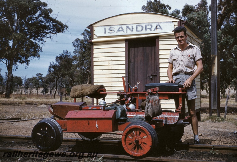 T05137
Motorised trolley, L/S maintainer Bruce Angus, trackside building, Isandra, PN line, side view

