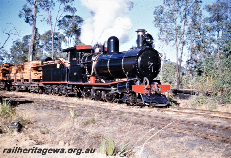 T05579
Donnelly Sawmills Yx class 86 arrives at the WAGR siding at Yornup with load of sawn timber from Donnelly River timber mill. PP line
