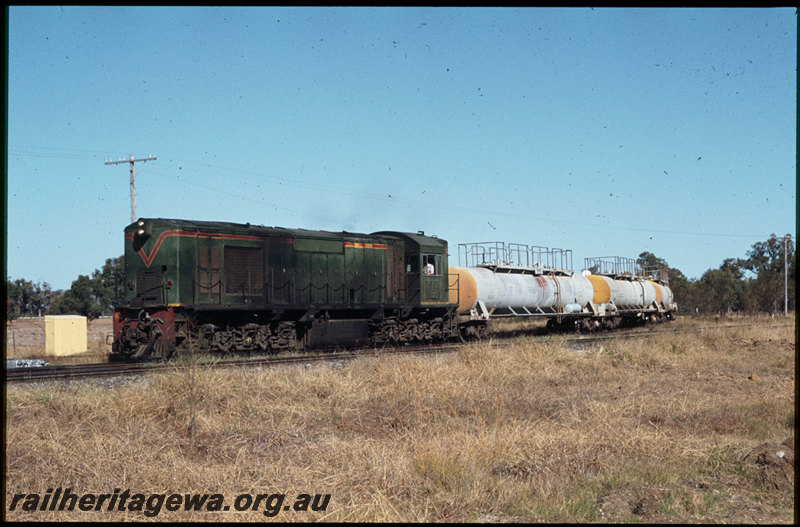 T07568
R Class 1903, Up caustic soda train, arriving at Pinjarra from Calcine, SWR line
