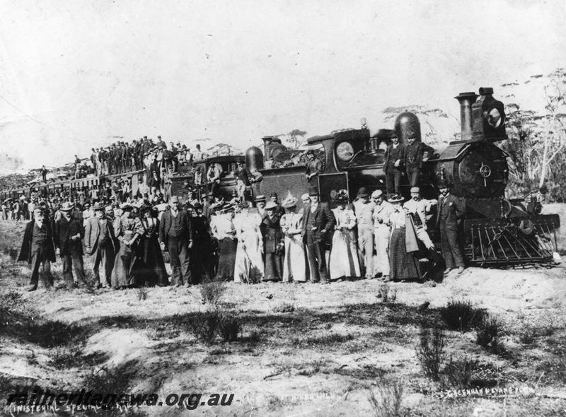 P00310
P class 63, G class, Hines Hill, crowd in front of train, This Ministerial Special was the first train to Kalgoorlie, same as P0865
